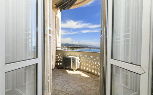Il Paradiso sopra il Mare: Esclusivo Appartamento di Lusso in Villa Liberty a Genova Pegli