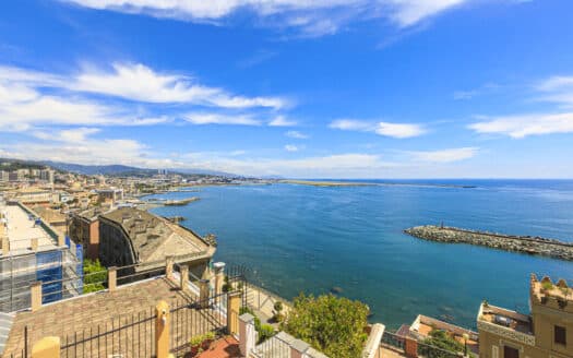 Il Paradiso sopra il Mare: Esclusivo Appartamento di Lusso in Villa Liberty a Genova Pegli