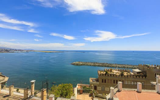 Il Paradiso sopra il Mare: Esclusivo Appartamento di Lusso in Villa Liberty a Genova Pegli
