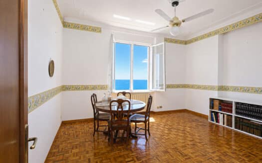 Il Paradiso sopra il Mare: Esclusivo Appartamento di Lusso in Villa Liberty a Genova Pegli