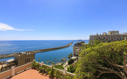 Il Paradiso sopra il Mare: Esclusivo Appartamento di Lusso in Villa Liberty a Genova Pegli