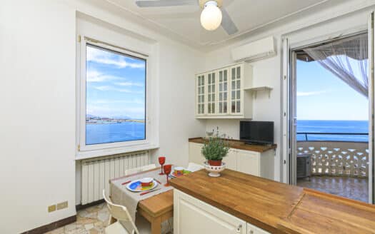 Il Paradiso sopra il Mare: Esclusivo Appartamento di Lusso in Villa Liberty a Genova Pegli